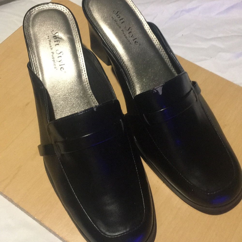 Brand new. Hush puppies